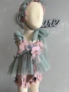 PELELE CON CAPOTA A JUEGO