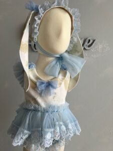 PELELE CON CAPOTA DE OREJAS DE CONEJO