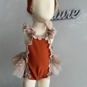 PELELE CON GORRO A JUEGO